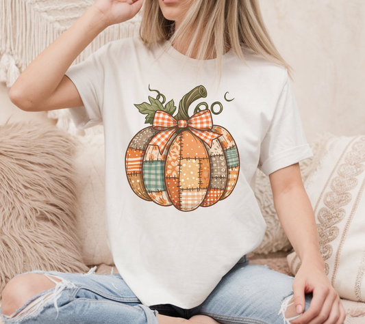 Patchwork Pumpkin T-Shirt – Fall Plaid Pumpkin Bow Shirt, Rustic Farmhouse Thanksgiving Tee, Cute Autumn Graphic Shirt for Women