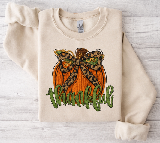 Thankful Pumpkin Sweatshirt – Leopard Bow Fall Pullover, Cute Thanksgiving Shirt for Women, Cozy Autumn Graphic Sweatshirt